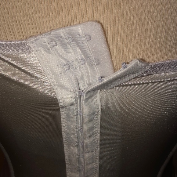 Corset - Picture 3 of 3